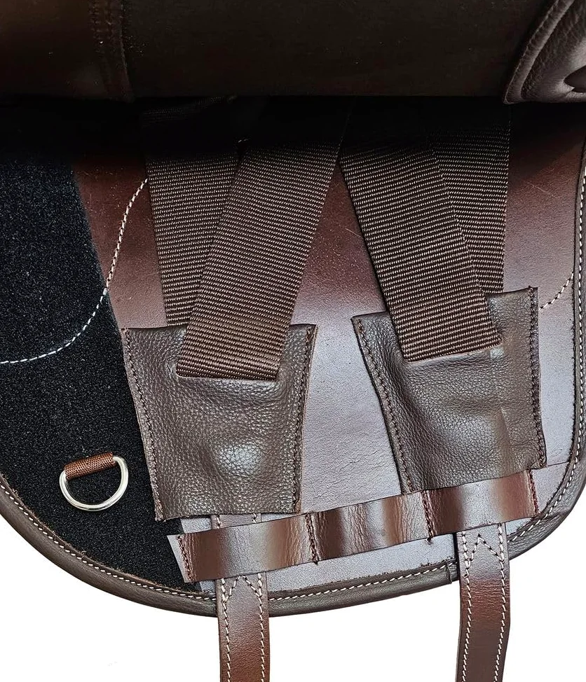 A&M Reitsport Sella da trekking senza alberi 1125 marrone, con cuciture bianche, dimensioni: 16 pollici