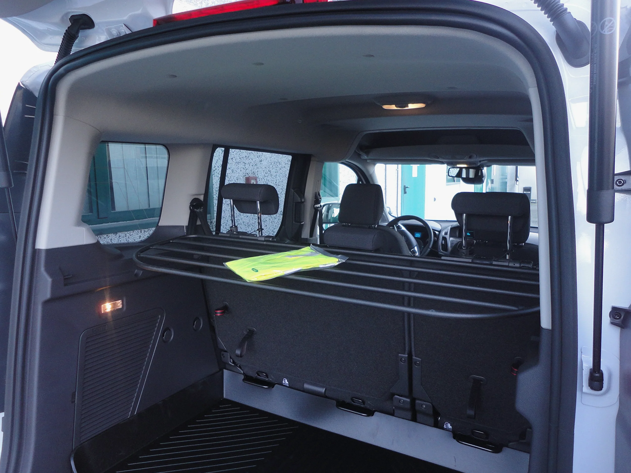 ERGOTECH Divisorio Griglia Rete Divisoria per Ford Tourneo Connect, RDA65HBG-XXL, per Trasporto Cani e Bagagli