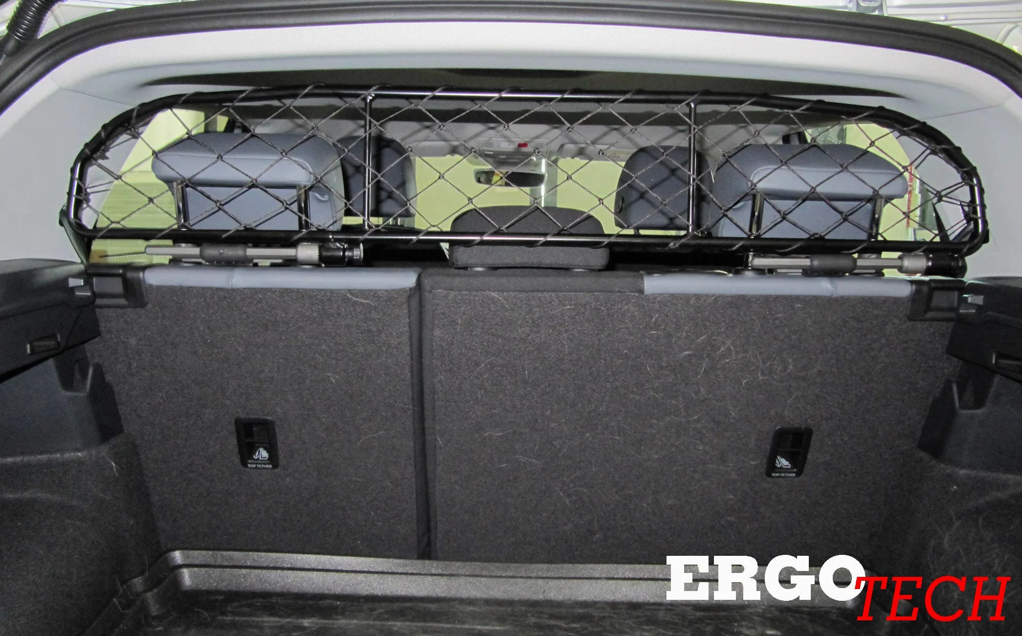 ERGOTECH Divisorio Griglia Rete Divisoria per Volkswagen T-Cross, RDA65-HXXS16, Trasporto Cani e Bagagli