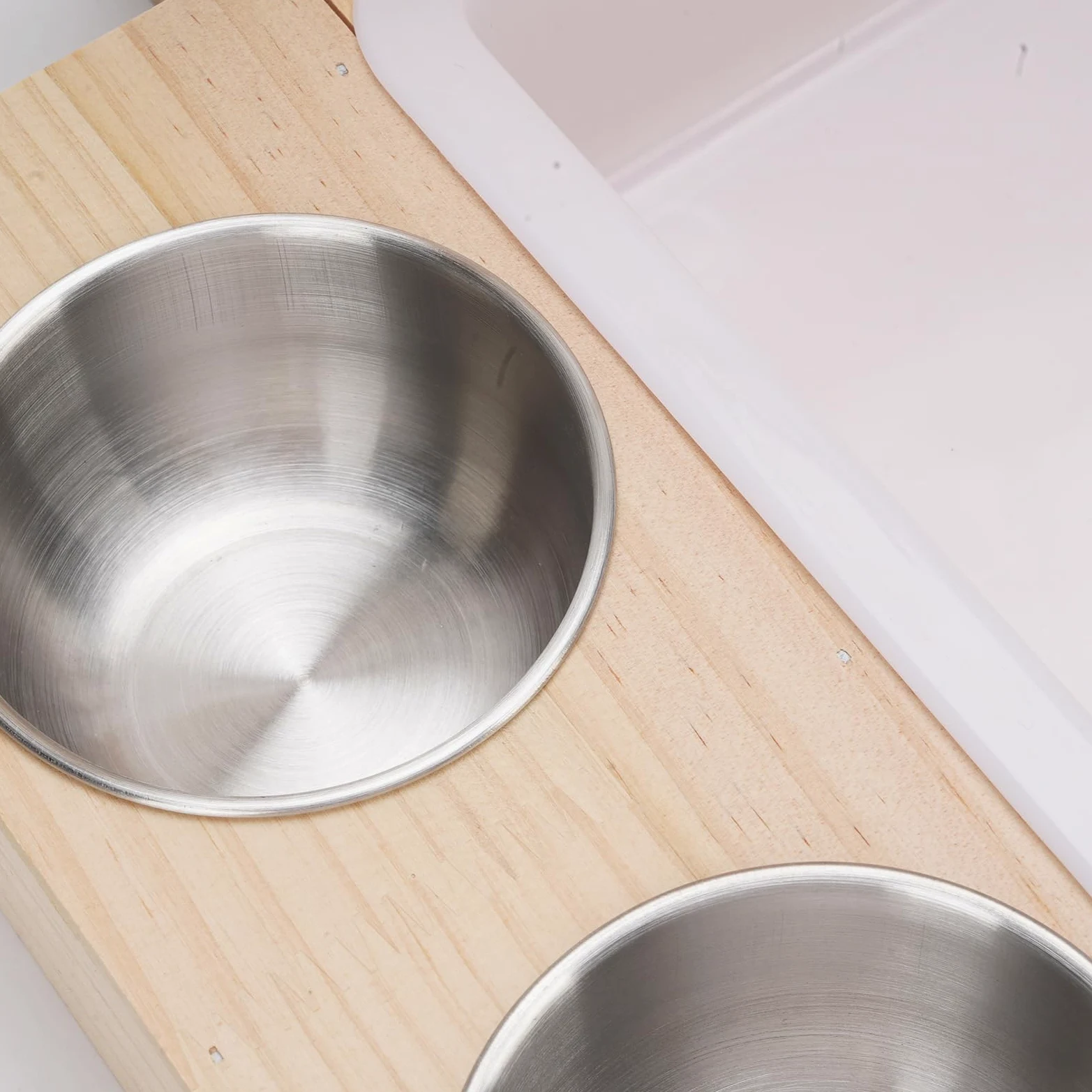 Luqeeg Mangiatoia per Fieno in Legno per Conigli, 3 in 1 Mangiatoia per Fieno per Animali Porta Cibo per Erba con Lettiera e 2 Ciotole per Porcellini D'india, Cincillà