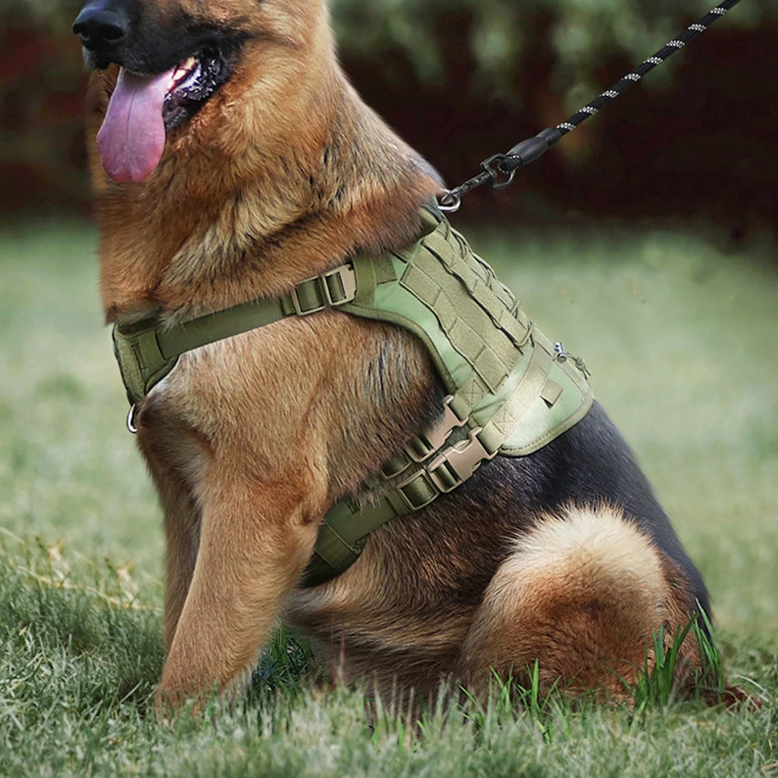 Robusta pettorina per cani in tessuto Oxford di grandi dimensioni con strisce riflettenti per migliorare la visibilità notturna e una facile regolazione gilet riflettente per cani