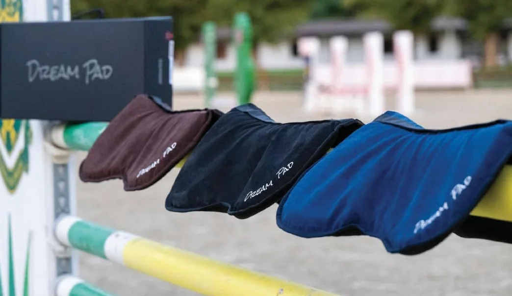 DREAMPAD Sottosella Compensatore in Memory Foam e Alcantara, nero