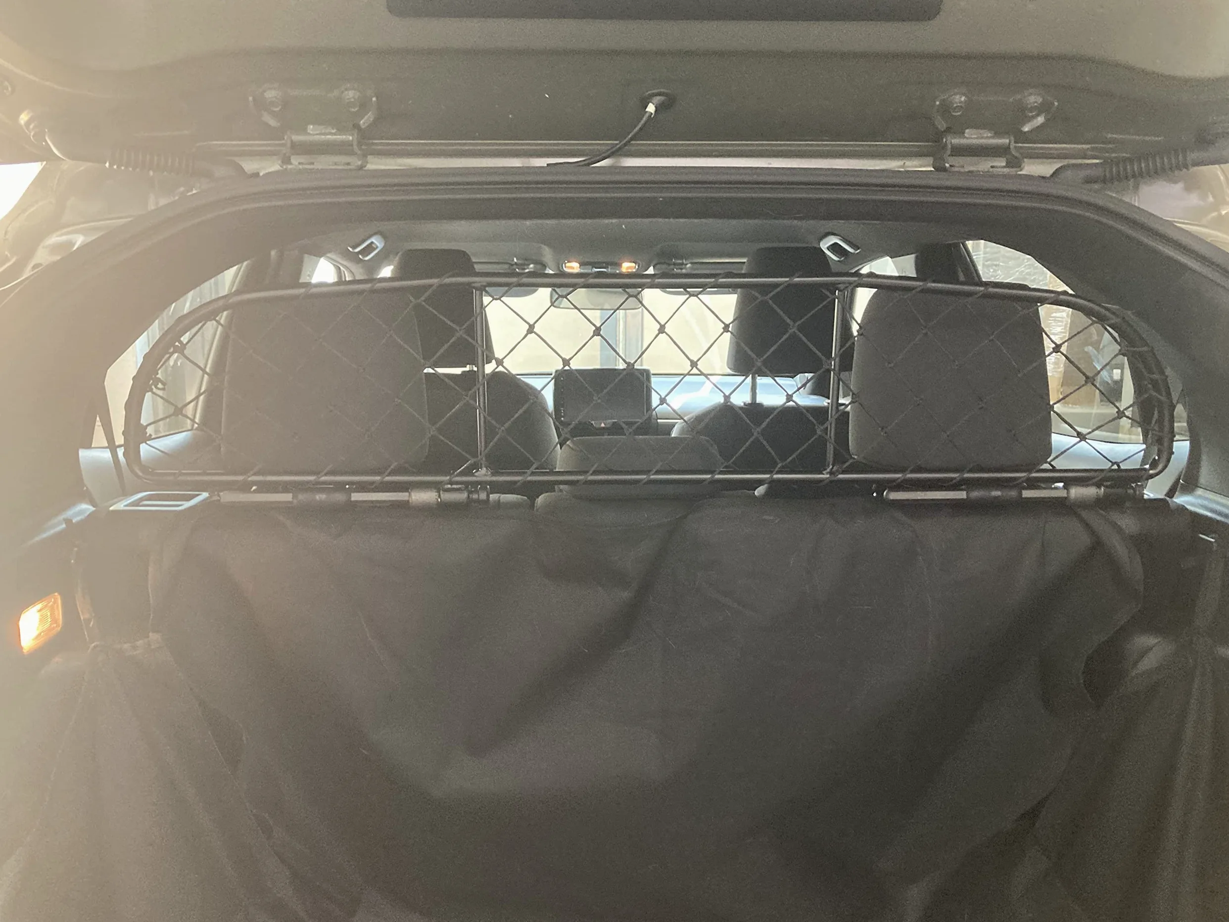 ERGOTECH Divisorio Griglia Rete Divisoria per Toyota Yaris Cross, RDA65-XXS8, per Trasporto Cani e Bagagli