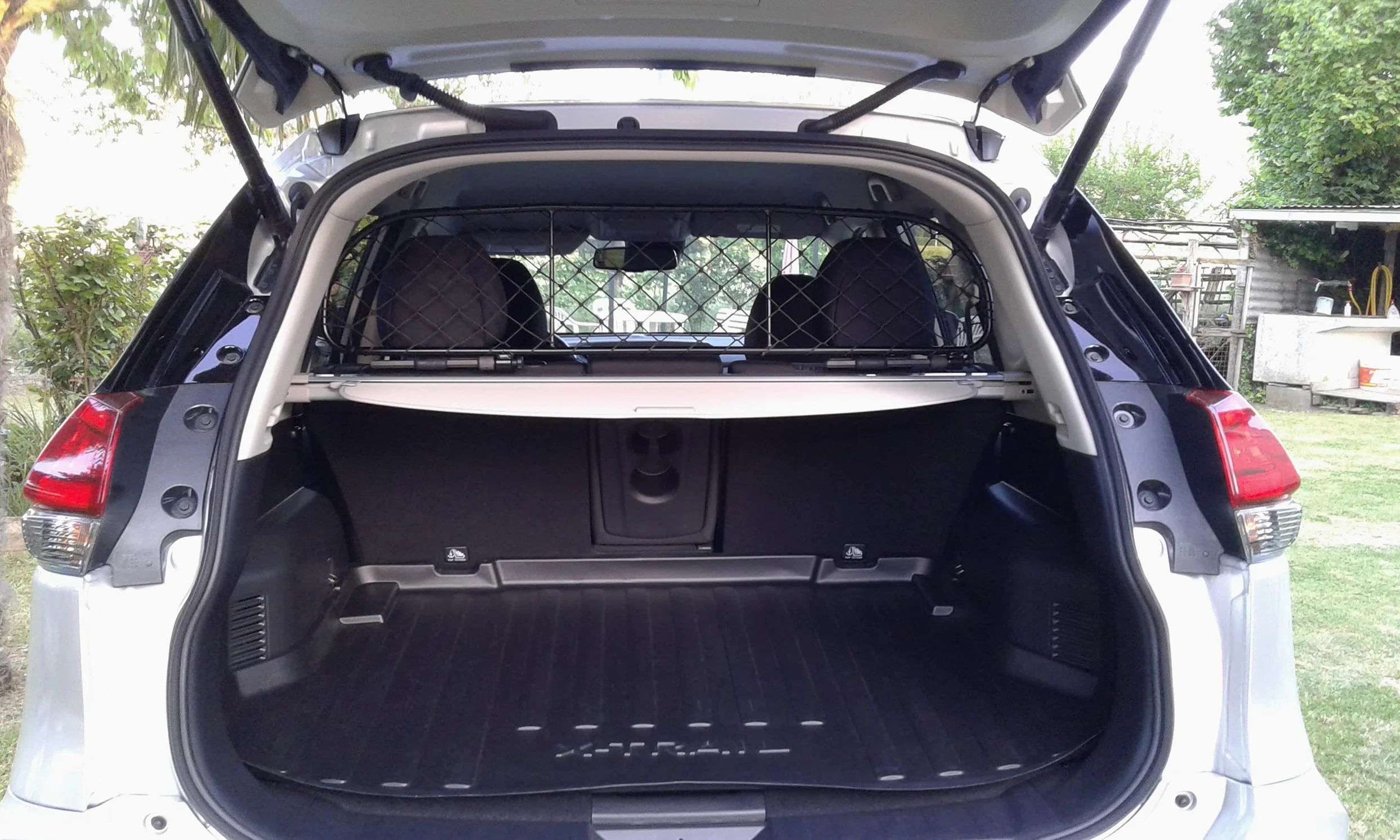 ERGOTECH Divisorio Griglia Rete Divisoria per Nissan X-Trail (dal 2014 al 2022), RDA65-S8, per Trasporto Cani e Bagagli