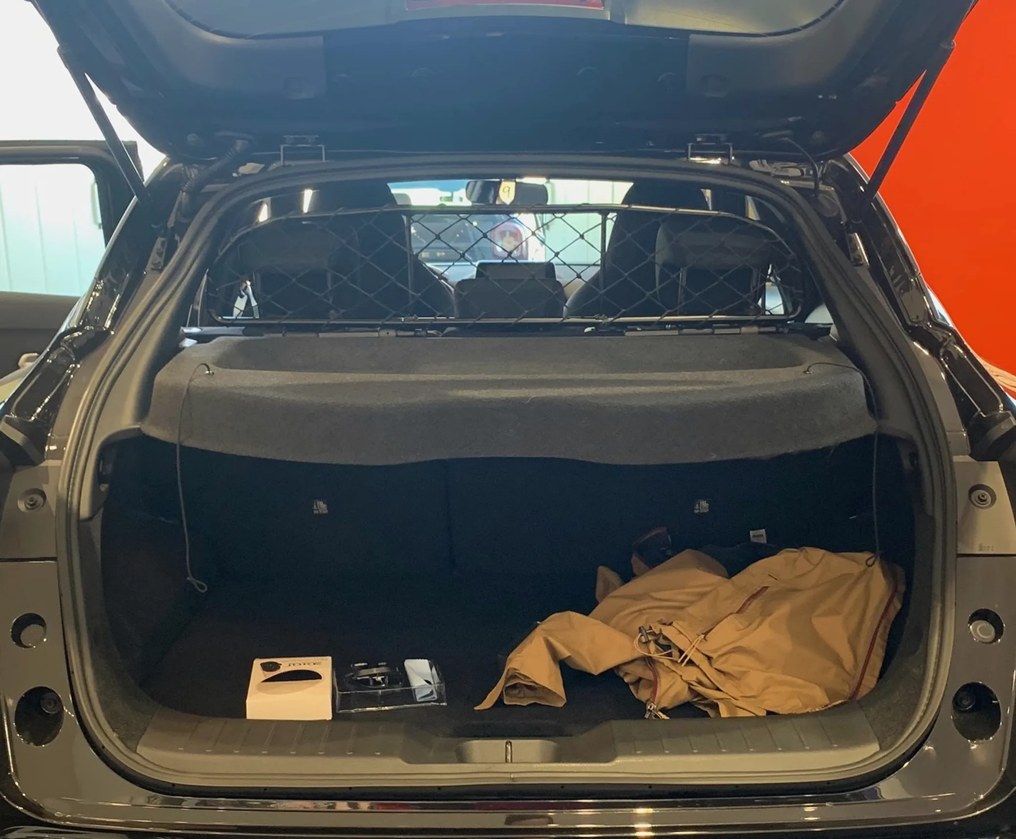 ERGOTECH Divisorio Griglia Rete Divisoria Compatibile con Nissan Juke RDA65-HXXS, per Trasporto Cani e Bagagli