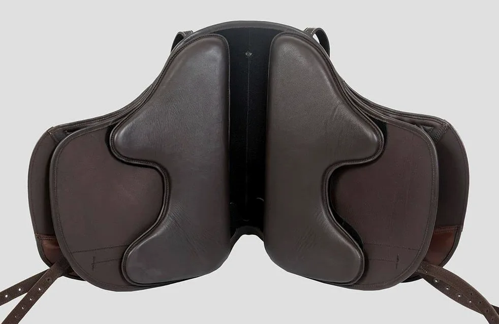 A&M Reitsport Sella da trekking senza alberi 1125 marrone, con cuciture bianche, dimensioni: 16 pollici