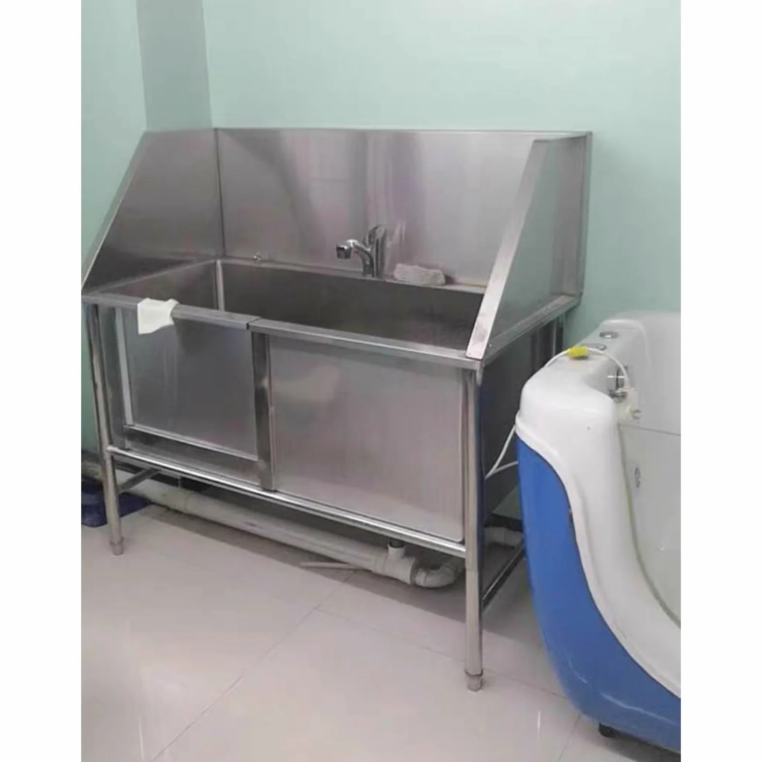 Vasca per la toelettatura del cane in acciaio inossidabile Stazione di lavaggio professionale per animali domestici - Stazione di lavaggio per cani con porta sinistra Vasca da doccia per cani Vas