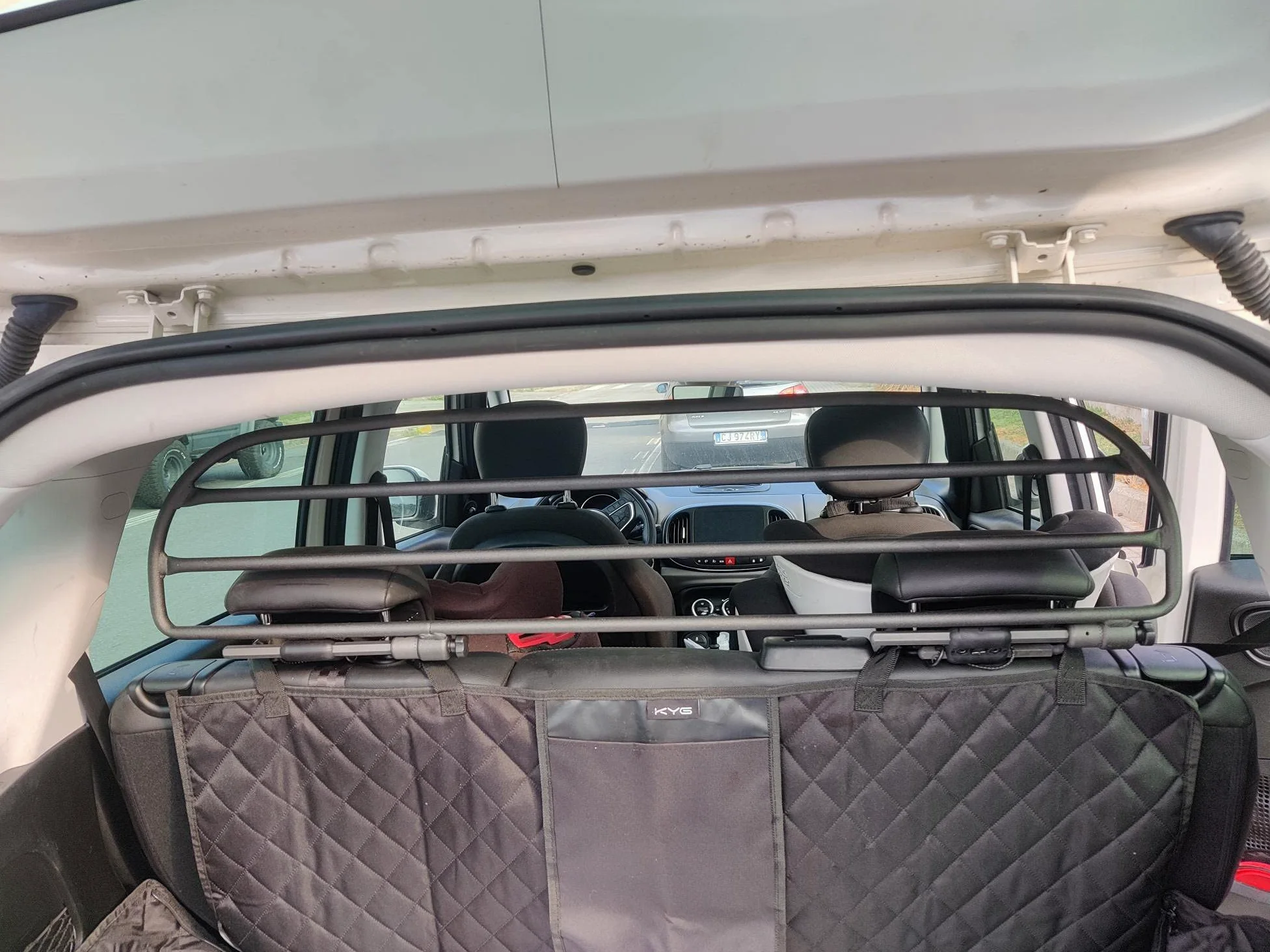 ERGOTECH Divisorio Griglia Divisoria in Metallo Compatibile con Fiat 500L, RDA65HBG-XS, per Trasporto Cani e Bagagli
