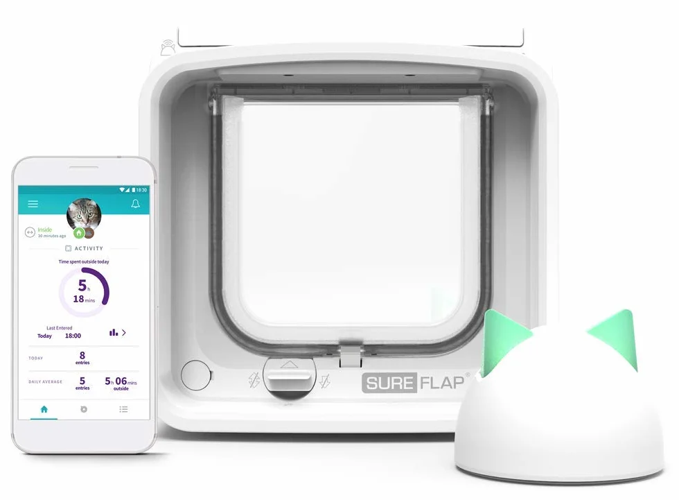 Gattaiola con lettore di microchip SureFlap Sure Petcare con Hub Sure Petcare, tecnologia DualScan, compat. Targhetta per collare RFID e microchip, uso con App mobile, rich. 4 batterie AA (non incl.)