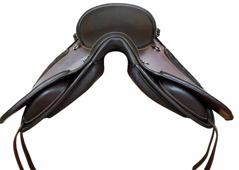 A&M Reitsport Sella da trekking senza alberi 1125 marrone, con cuciture bianche, dimensioni: 16 pollici