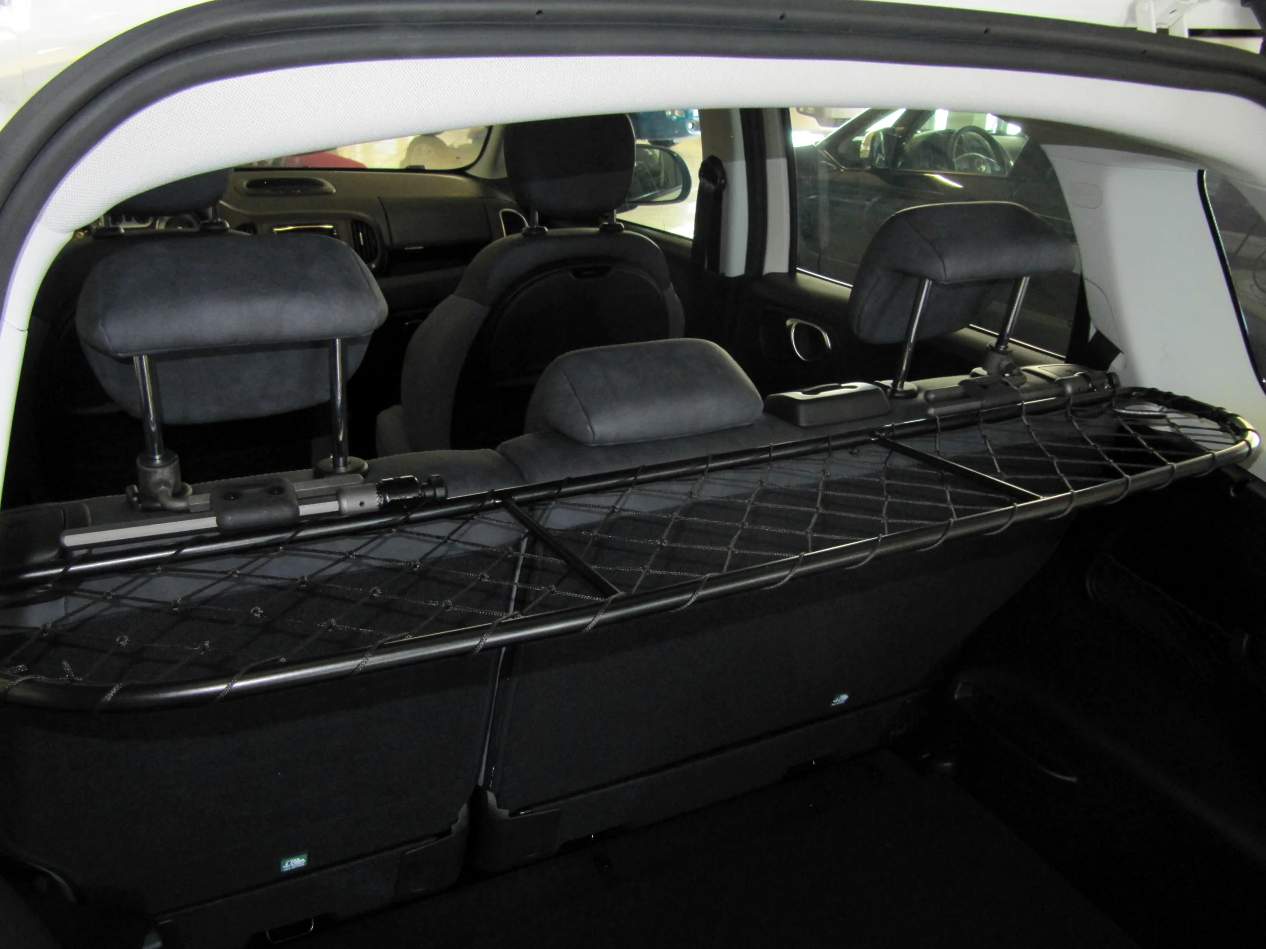 ERGOTECH Divisorio Griglia Rete Divisoria per Fiat 500L, RDA65-XS8, per Trasporto Cani e Bagagli. Sicuro, Confortevole, garantito!