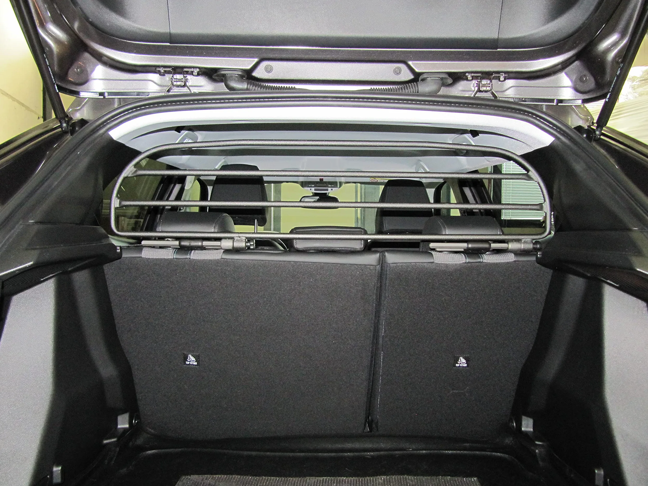 ERGOTECH Divisorio Griglia Divisoria in Metallo Compatibile con Peugeot 2008 (dal 2020 in Poi) RDA65HBG-XS, per Trasporto Cani e Bagagli