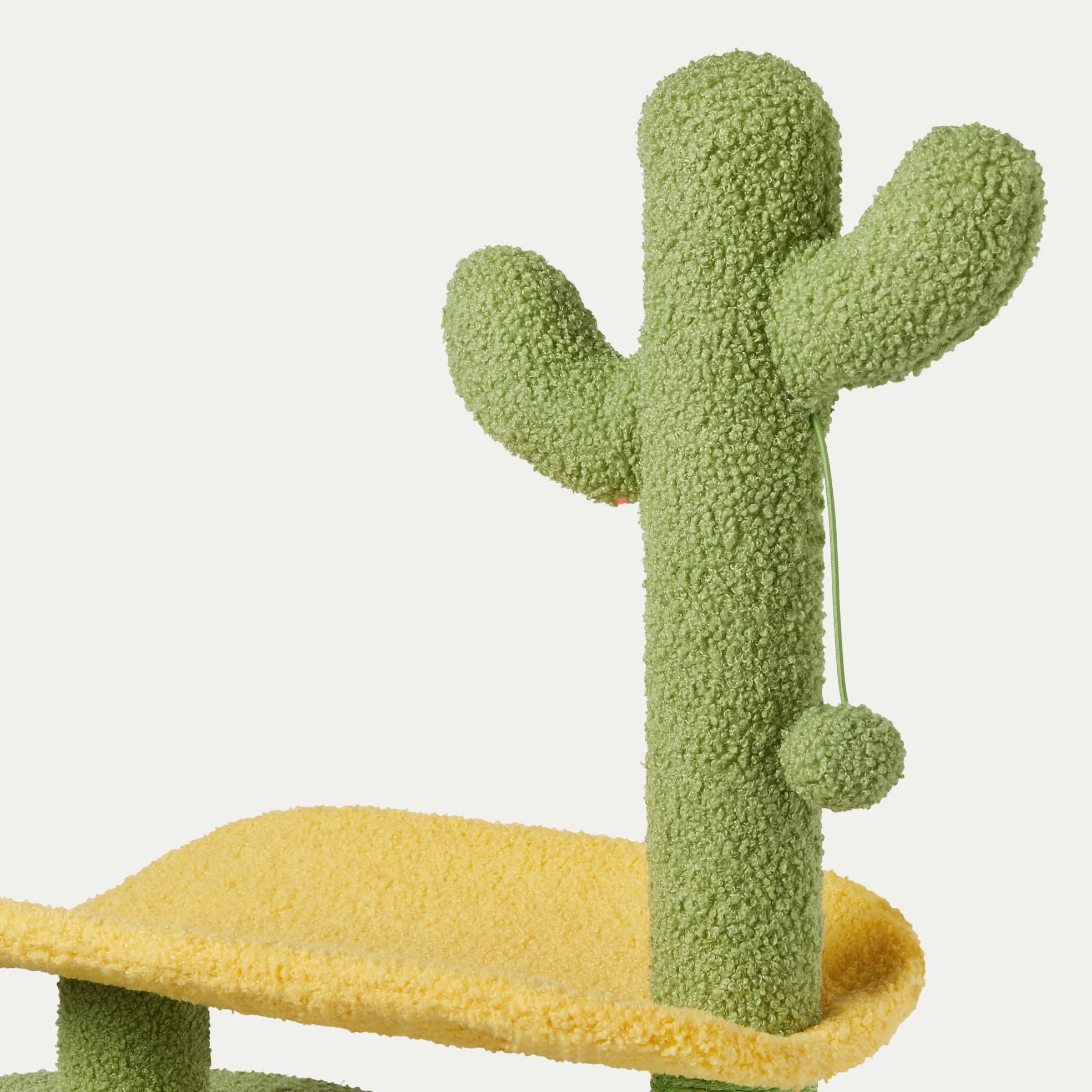 Amazon Basics - Albero Tiragraffi per Gatti e Gattini da Interni a Forma di Cactus,Colonna Tiragraffi con Piattaforma Curva e Accogliente Condominio, Pallina Oscillante Interattiva,Altezza 78cm,Verde