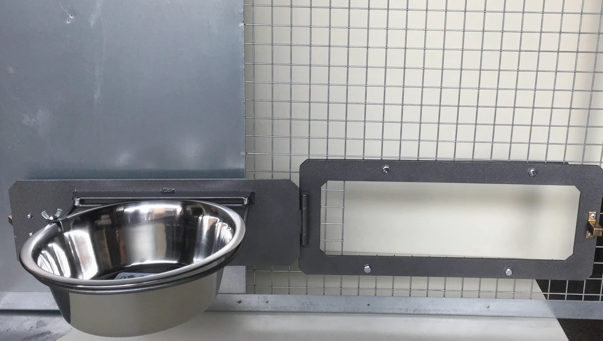 Ciotola Girevole in Acciaio Inox per Cani. 1 Mangiatoia Rotante Universale.