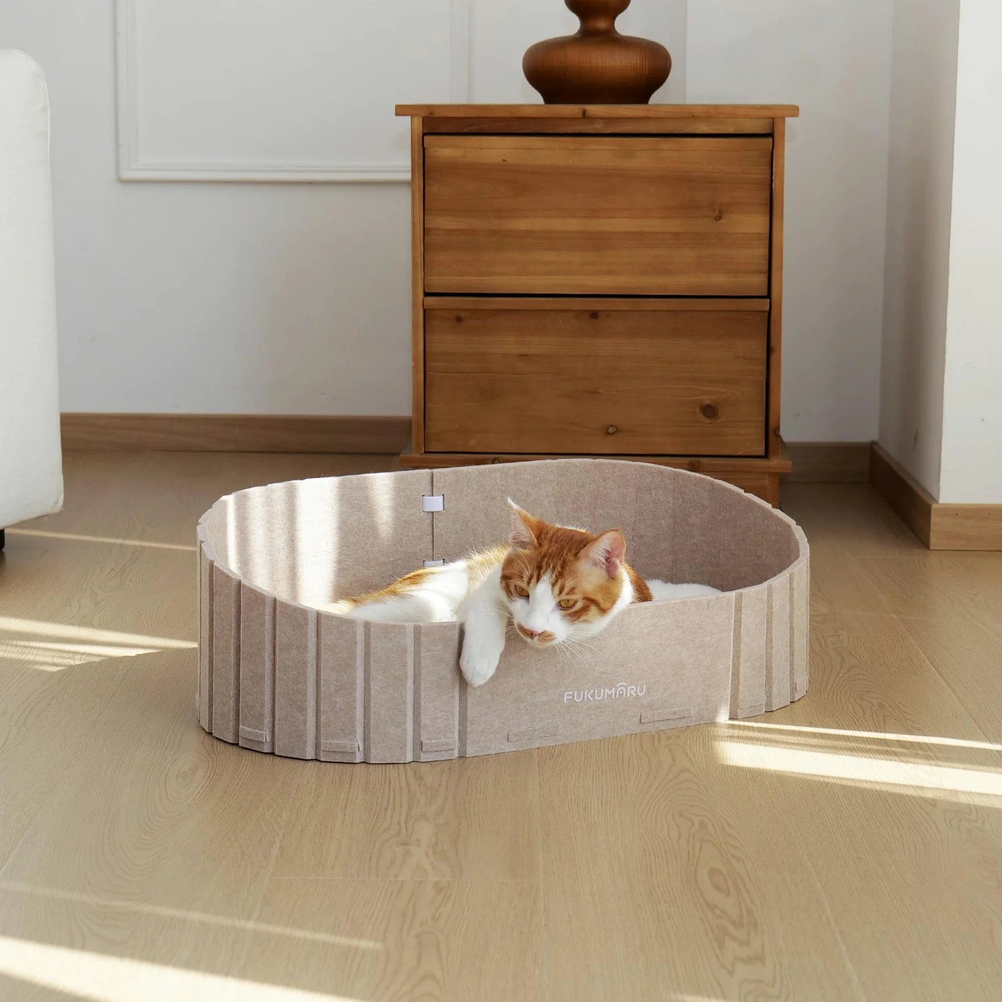 FUKUMARU Cuccia per Gatti Interno- Letto Extra Large 60 cm con Cuscino in Peluche Finto Coniglio, Divano/Casa Ovale in Feltro per Gatti Domestici. Sabbia