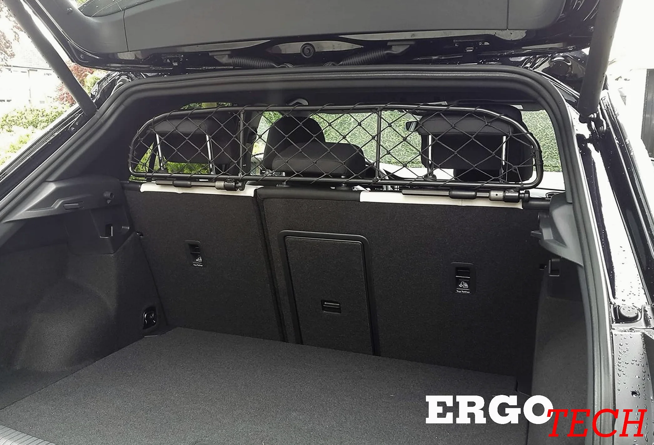 ERGOTECH Divisorio Griglia Rete Divisoria Compatibile con Volkswagen T-ROC, RDA65-HXXS8, per Trasporto Cani e Bagagli