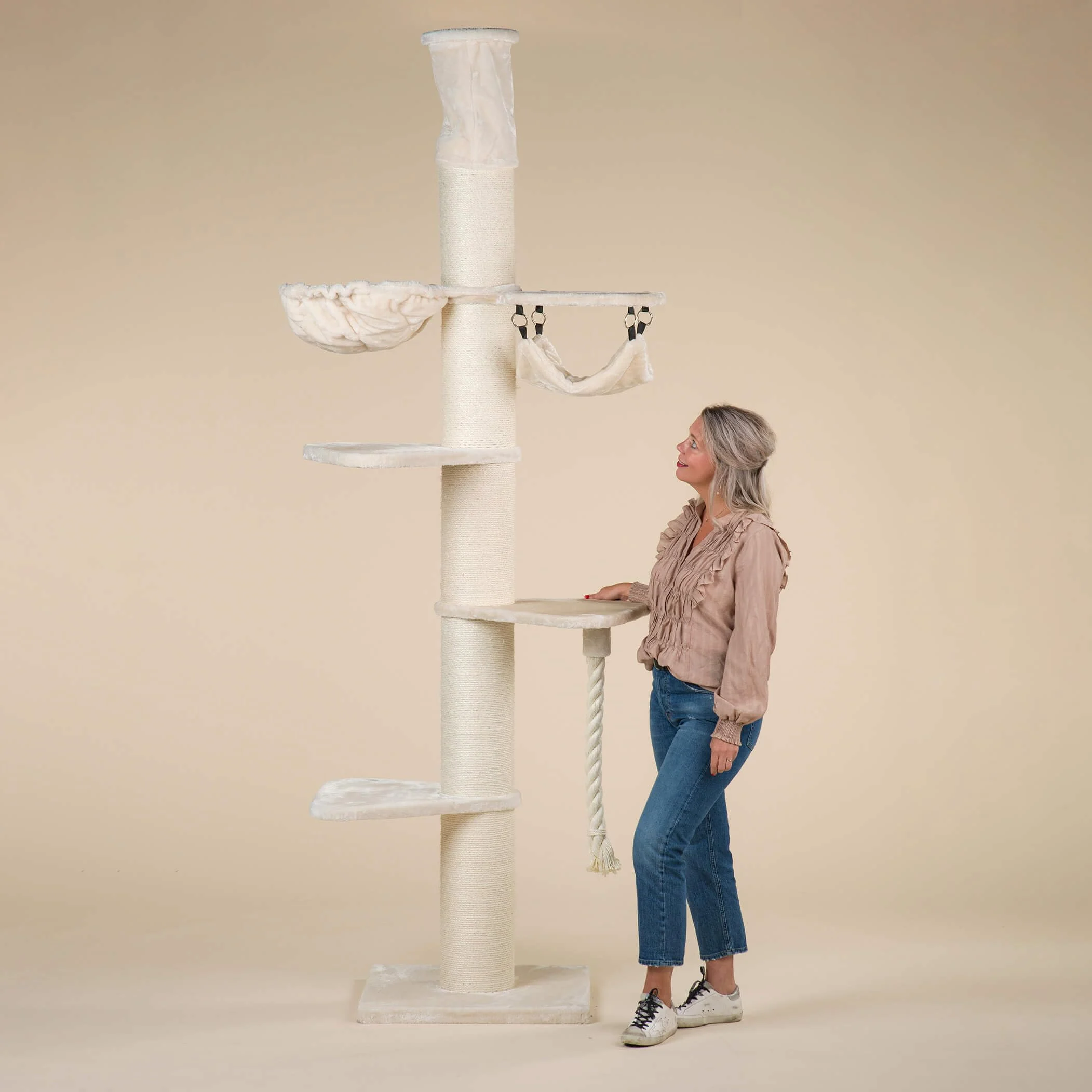RHRQuality Krabpaal voor grote katten - Maine Coon Tower Crown – 240 tot 260 cm Hoog – Met Extra Dikke 20 cm Sisalpalen – Crème