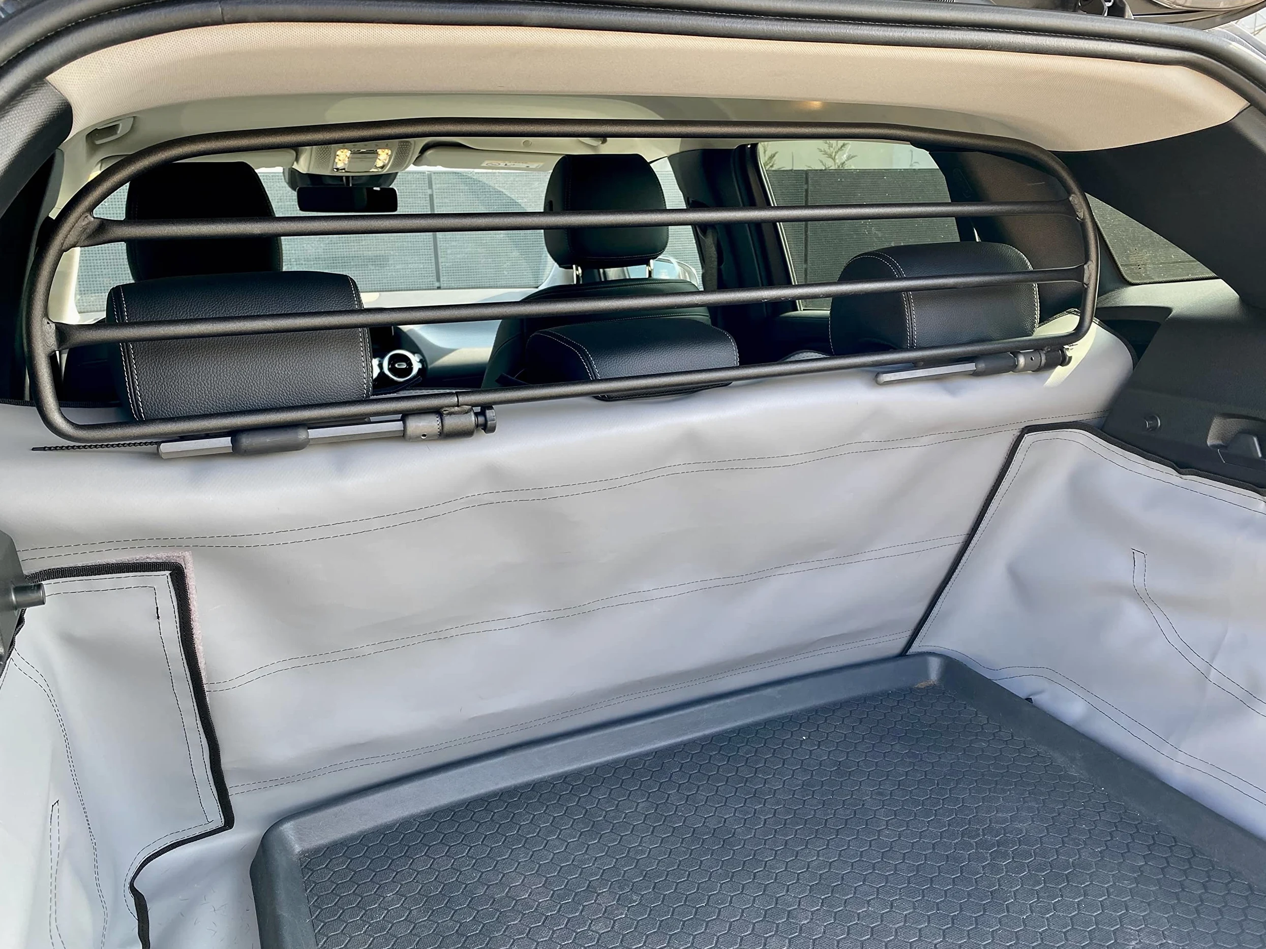 ERGOTECH Divisorio Griglia Rete Divisoria per Mercedes GLA (dal 2020 in Poi) RDA65HBG-XS, per Trasporto Cani e Bagagli