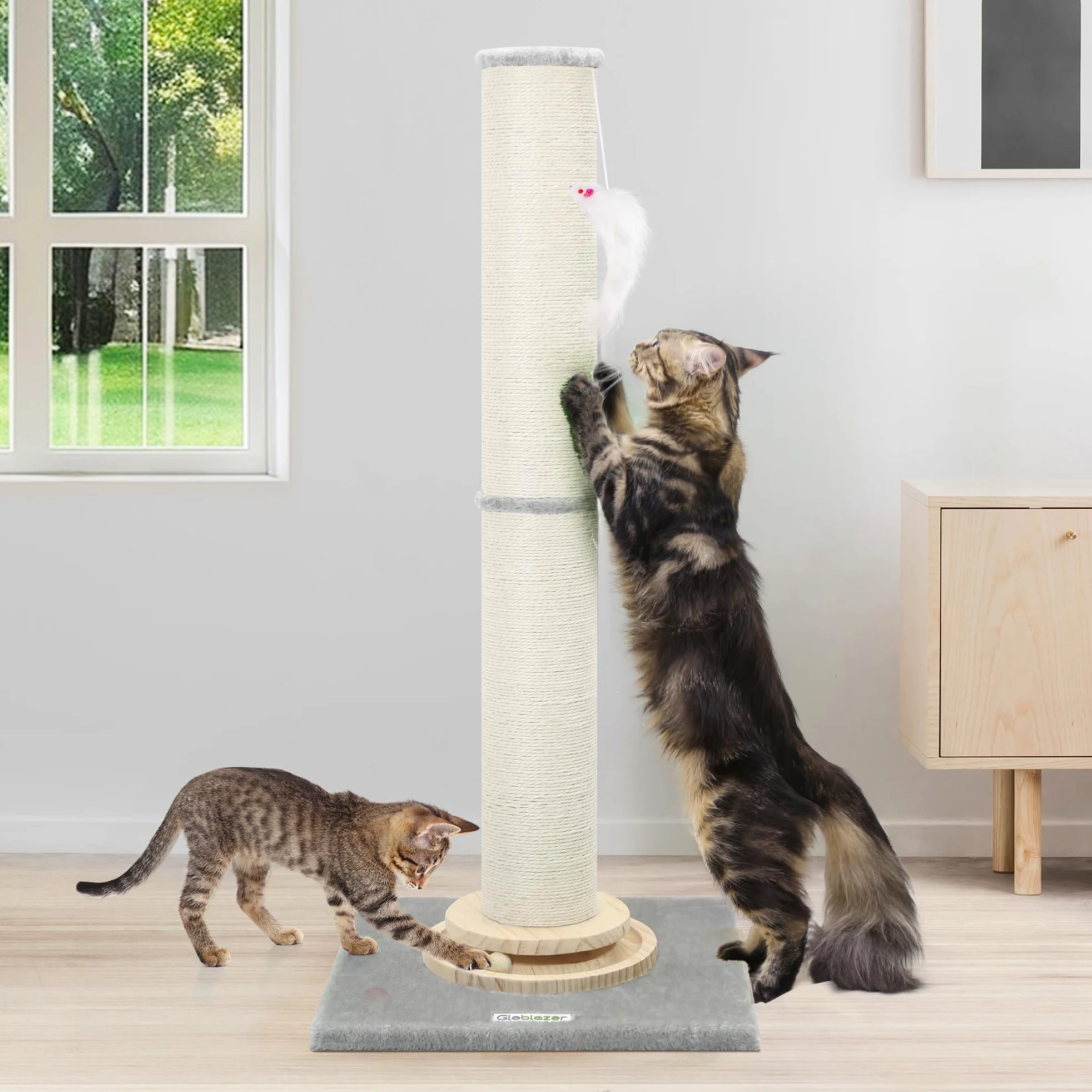 Globlazer Palo Tiragraffi per Gatti Adulti, Colonne Tiragraffi Alto 90cm & 50 cm Regolabile 2 in 1 con Grande Base Palo Tiragraffi in Sisal Trackball in Legno Gatti Giocattoli (SC35, Grigio Chiaro)