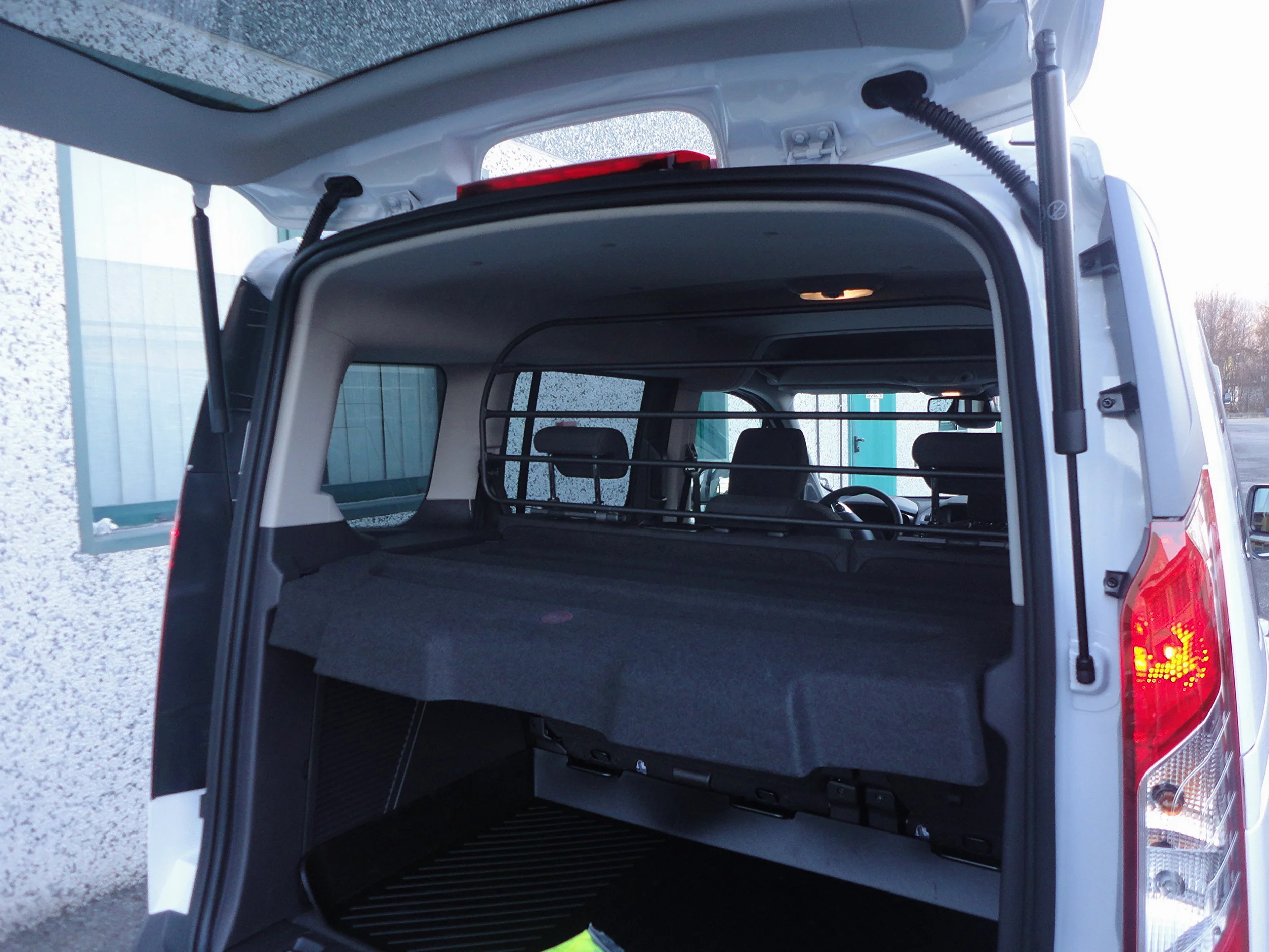 ERGOTECH Divisorio Griglia Rete Divisoria per Ford Tourneo Connect, RDA65HBG-XXL, per Trasporto Cani e Bagagli